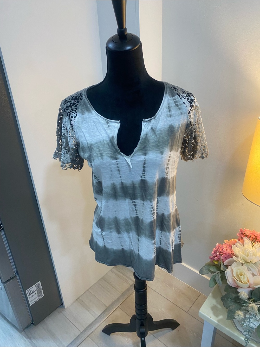 Women's Gray Tie-Dye Tee with Lace Short Sleeves